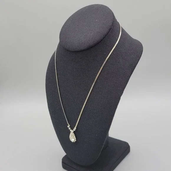 Womens Silver Tone Chain Fashion Necklace Teardrop Crystal Pendant 17 in - Picture 3 of 8